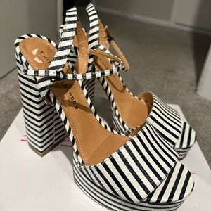 Beautiful Chunky Heel Sandals